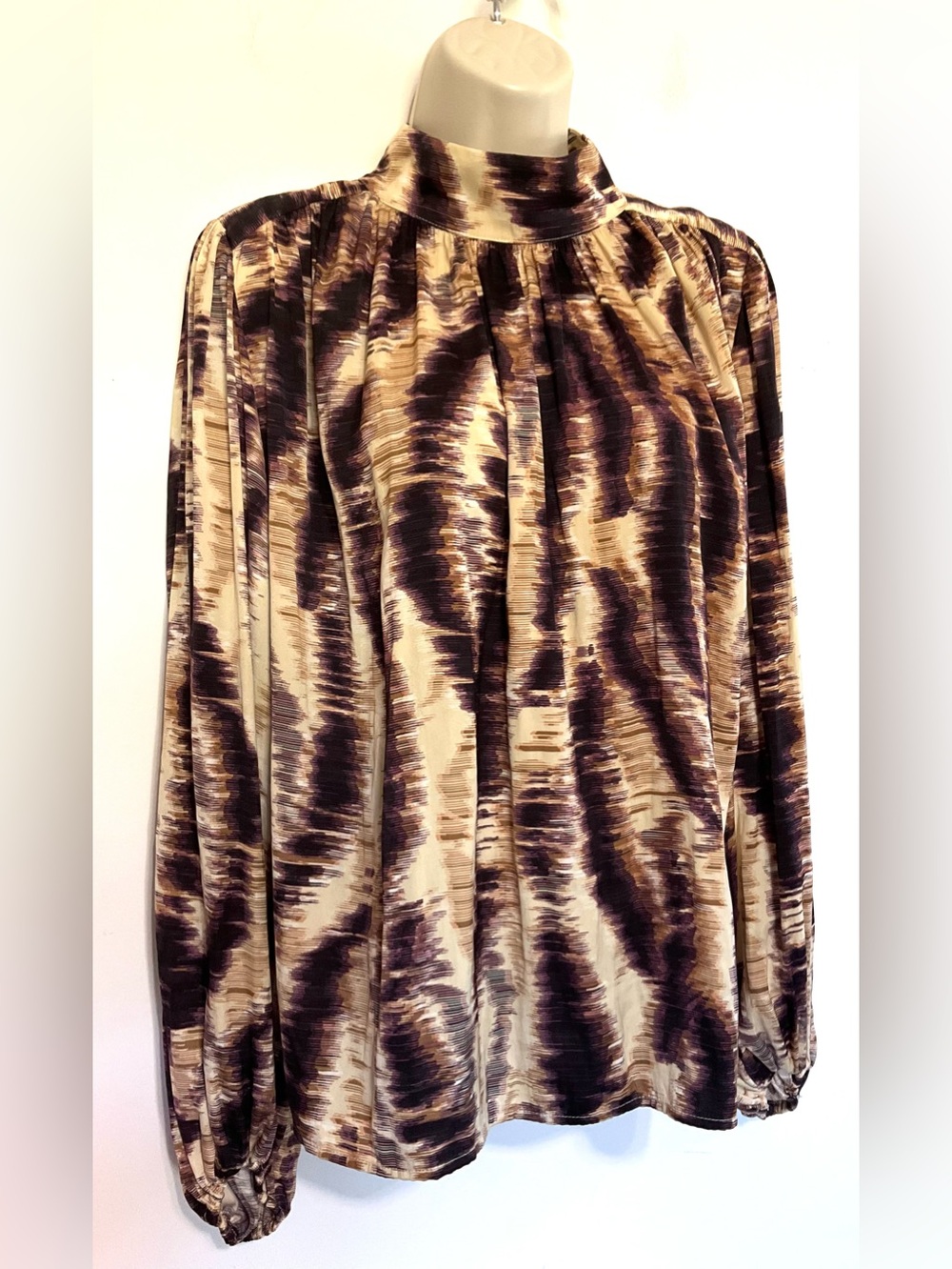 Banana Republic size medium top. Long sleeve. Multicolor geometric.